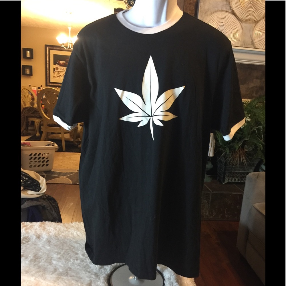GRAPHIC CANNABIS TEE